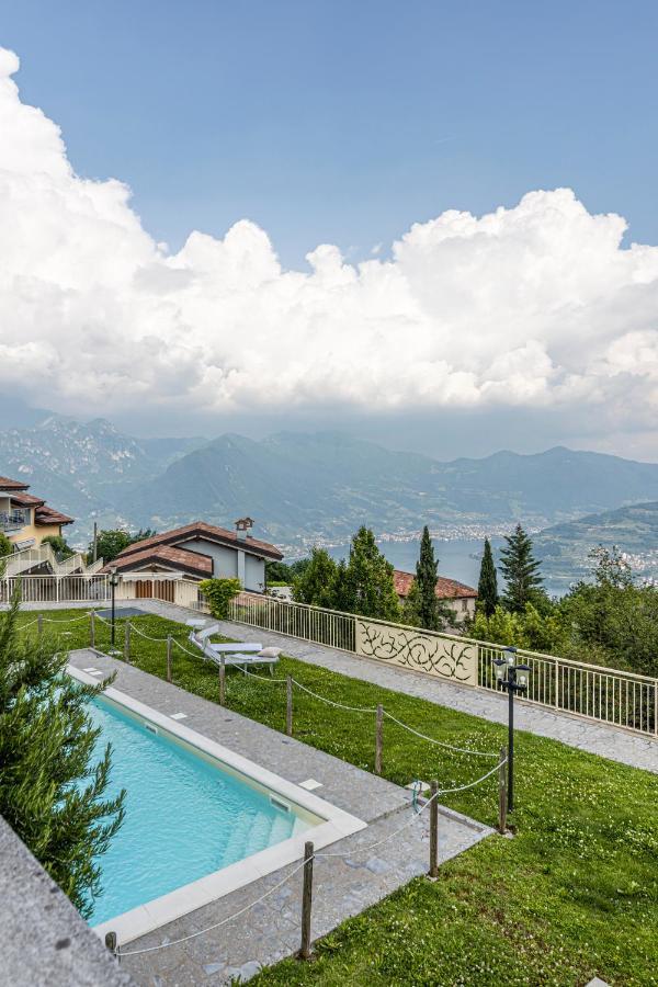 La Dolce Vita - Vista Lago E Piscina Parzanica Buitenkant foto