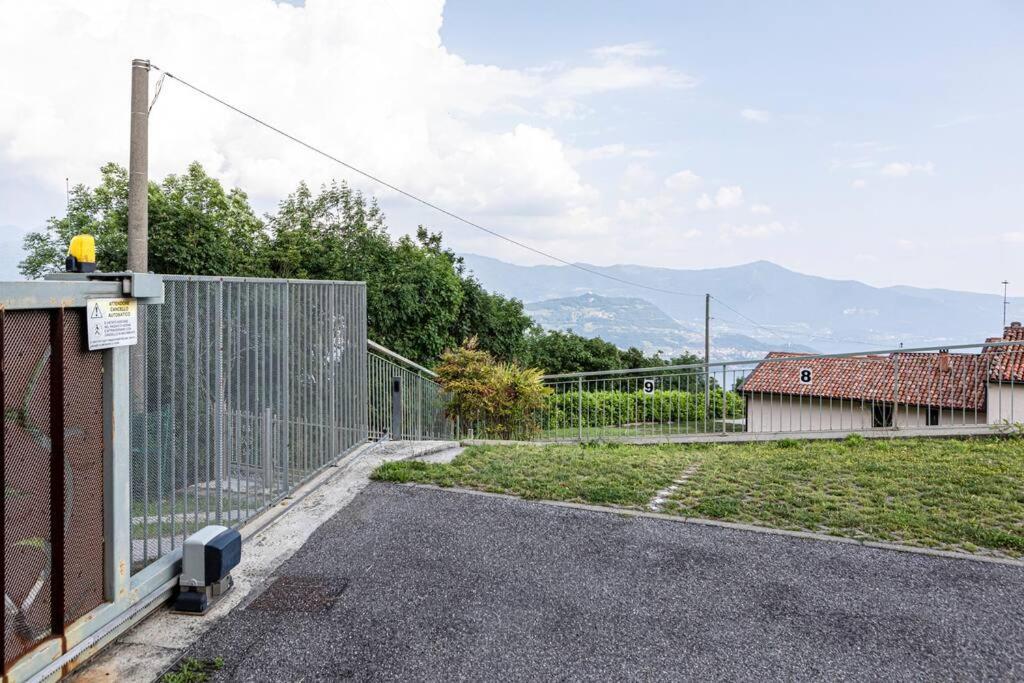 La Dolce Vita - Vista Lago E Piscina Parzanica Buitenkant foto