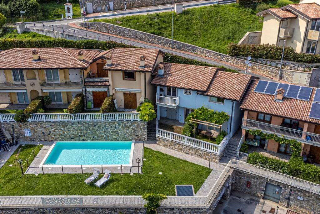 La Dolce Vita - Vista Lago E Piscina Parzanica Buitenkant foto