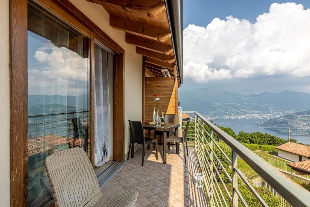 La Dolce Vita - Vista Lago E Piscina Parzanica Buitenkant foto