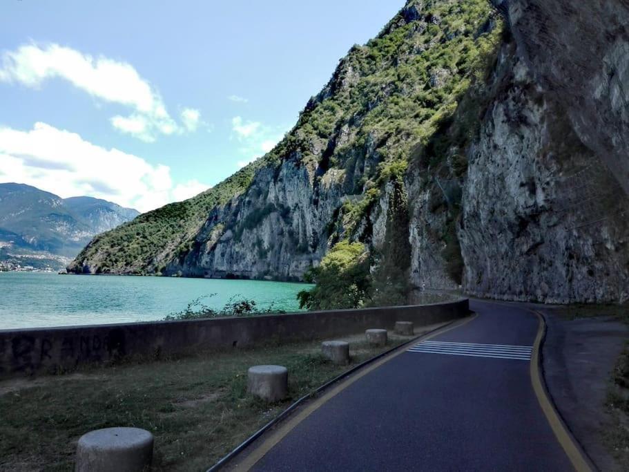 La Dolce Vita - Vista Lago E Piscina Parzanica Buitenkant foto